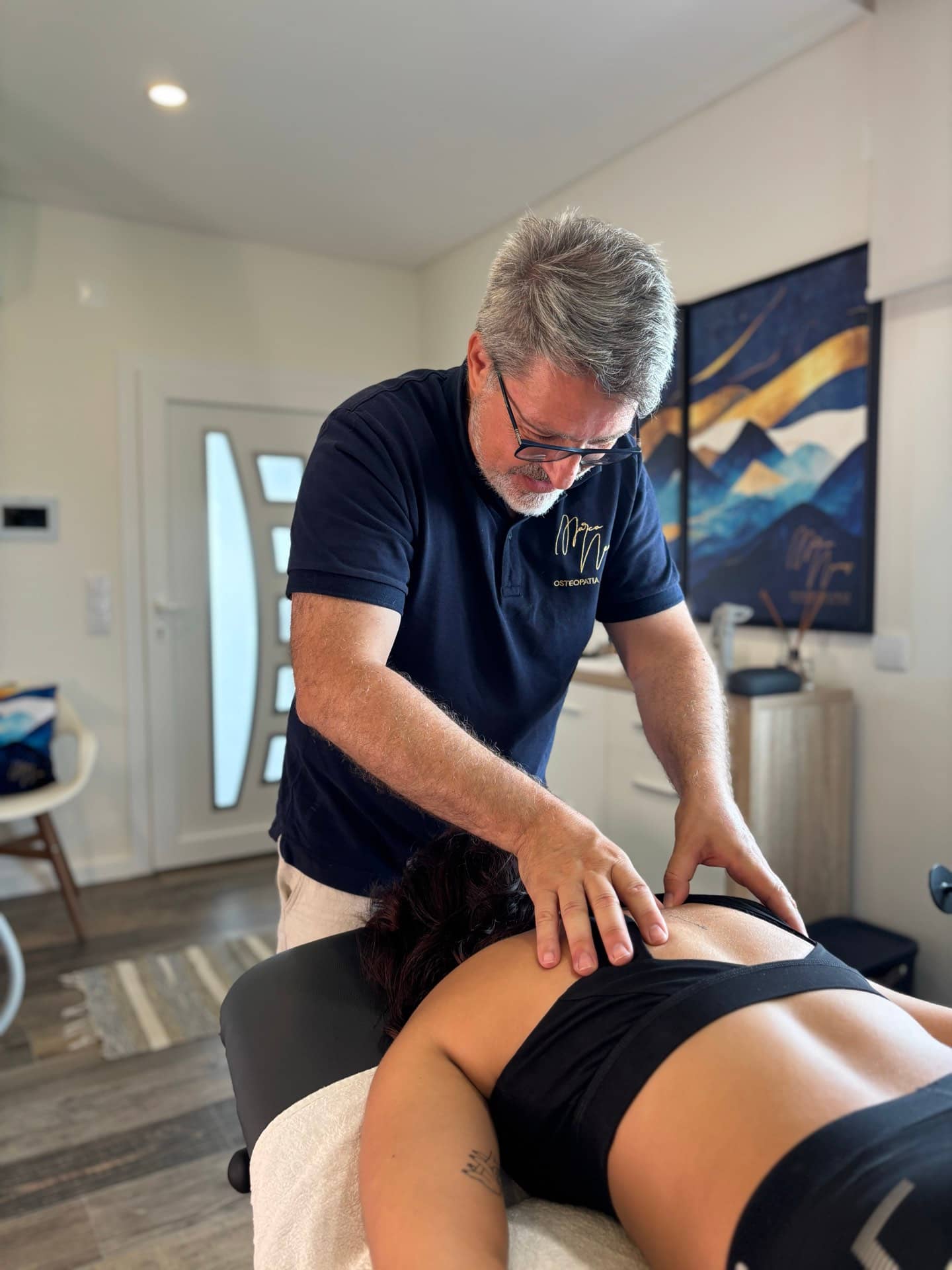 Sessão de osteopatia — tratamento manual das costas em Benavente